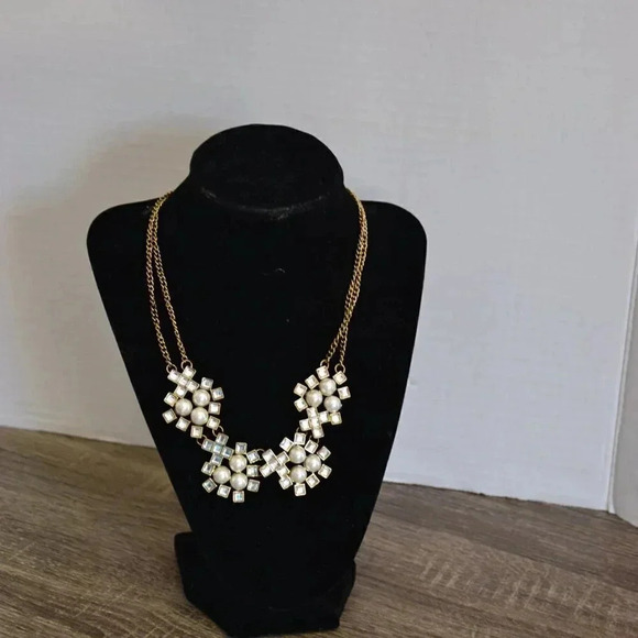 5/$25 Geometric Necklace - Picture 2 of 4